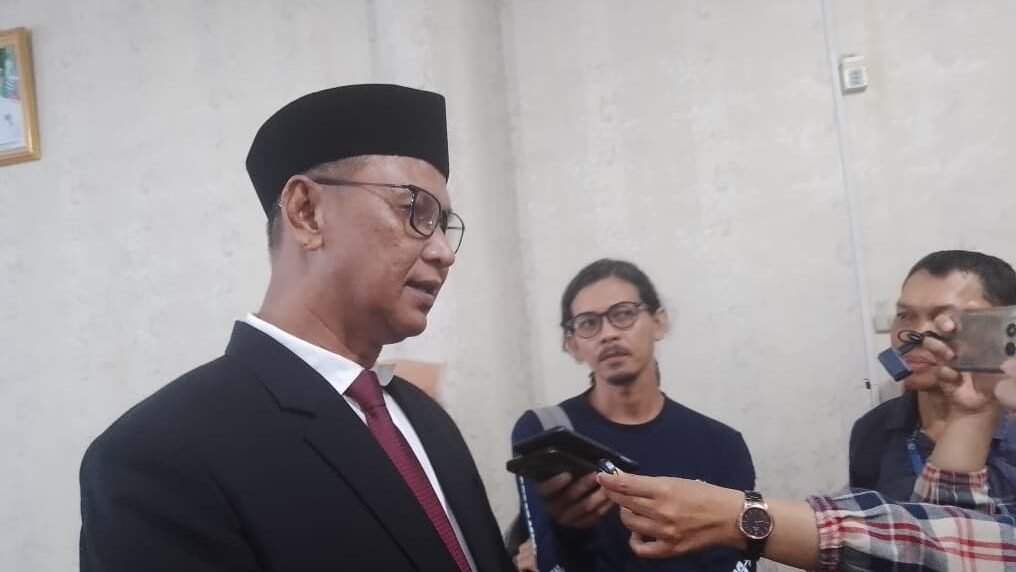 "Direktur Utama Perumda Tirta Khatulistiwa, Abdullah, targetkan usaha penurunan kebocoran air dan optimalkan respon pengaduan pelanggan periode 2025-2030. "