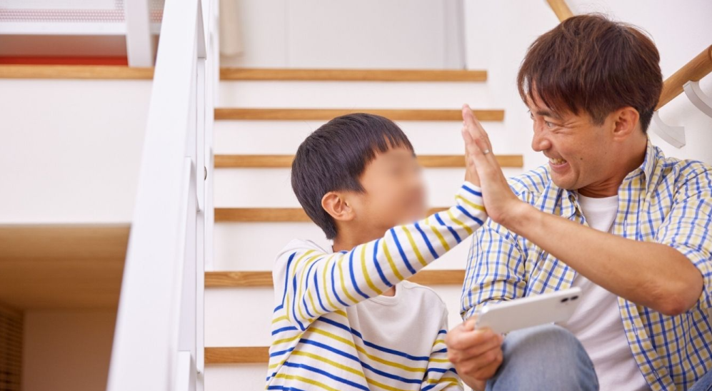 "Ingin memutus rantai budaya patriarki? Simak 5 teknik parenting sederhana ini agar anak tumbuh menjunjung kesetaraan, menghargai pasangan, dan bebas dari maskulinitas toksik."