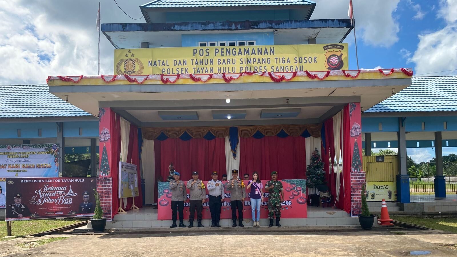 Salah satu pos pengamanan natal dan tahun baru Polres Sanggau yang berada di Tayan Hulu. (Dok. Ist)