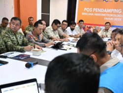 Pimpin Ratas di Posko Aceh, Prabowo Instruksikan Prioritas Obat-obatan dan Bangun Kembali Rumah Warga