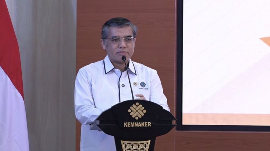 "Menteri Ketenagakerjaan (Menaker) Yassierli. Pemerintah resmi menerbitkan aturan baru terkait skema pengupahan dan mewajibkan penetapan Upah Minimum Sektoral."
