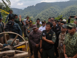 Cegah Penambang ‘Kucing-kucingan’, TNI Pasang Badan Blokade Tambang Ilegal Halimun Salak