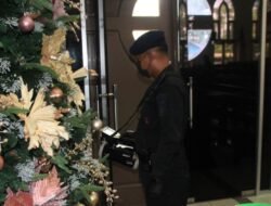 Beri Rasa Aman Jemaat, Satgas Komposit Polda Kalbar Lakukan Sterilisasi Gereja