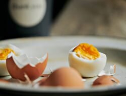 Berapa Menit Merebus Telur? Panduan Waktu Merebus Telur Setengah Matang hingga Matang Sempurna