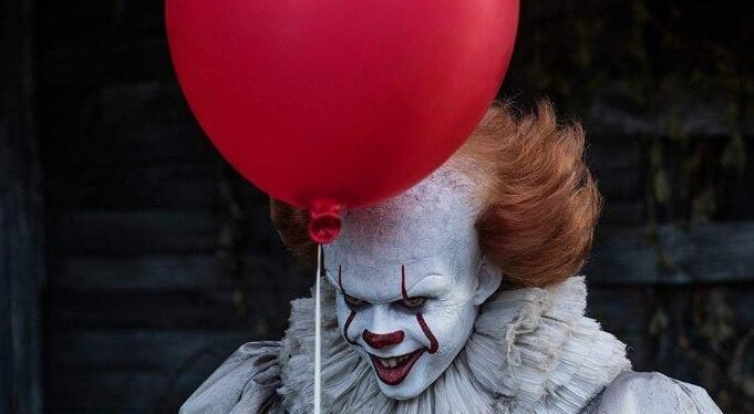 "Suka tantangan? Simak 5 rekomendasi film badut paling ikonik dan menyeramkan, dari Pennywise di IT hingga teror psikologis Joker. Cek daftarnya di sini!"