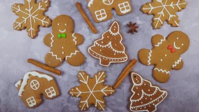 "Cari tahu 5 roti khas Natal paling legendaris di dunia yang selalu ditunggu. Dari Panettone Italia hingga Stollen Jerman, hadirkan aroma tradisi di rumah Anda."