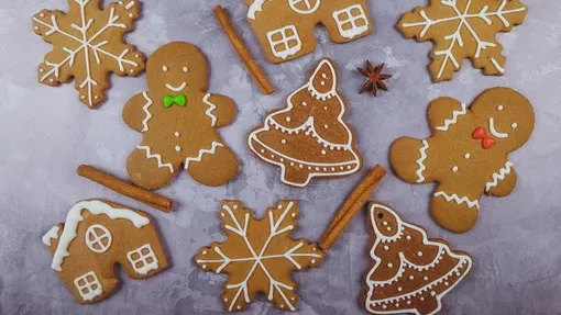 "Cari tahu 5 roti khas Natal paling legendaris di dunia yang selalu ditunggu. Dari Panettone Italia hingga Stollen Jerman, hadirkan aroma tradisi di rumah Anda."