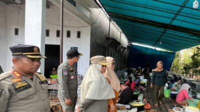 Satpol PP Pontianak temukan 57 tabung Gas LPG 3 Kg Bersubsidi di usaha kue lapis Jalan Parwasal.
