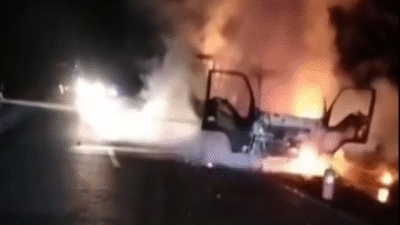 Satu unit truk ludes terbakar di pinggir jalan kawasan Simpuan, Semparuk, Kabupaten Sambas, pada Rabu (17/12/2025) dini hari.