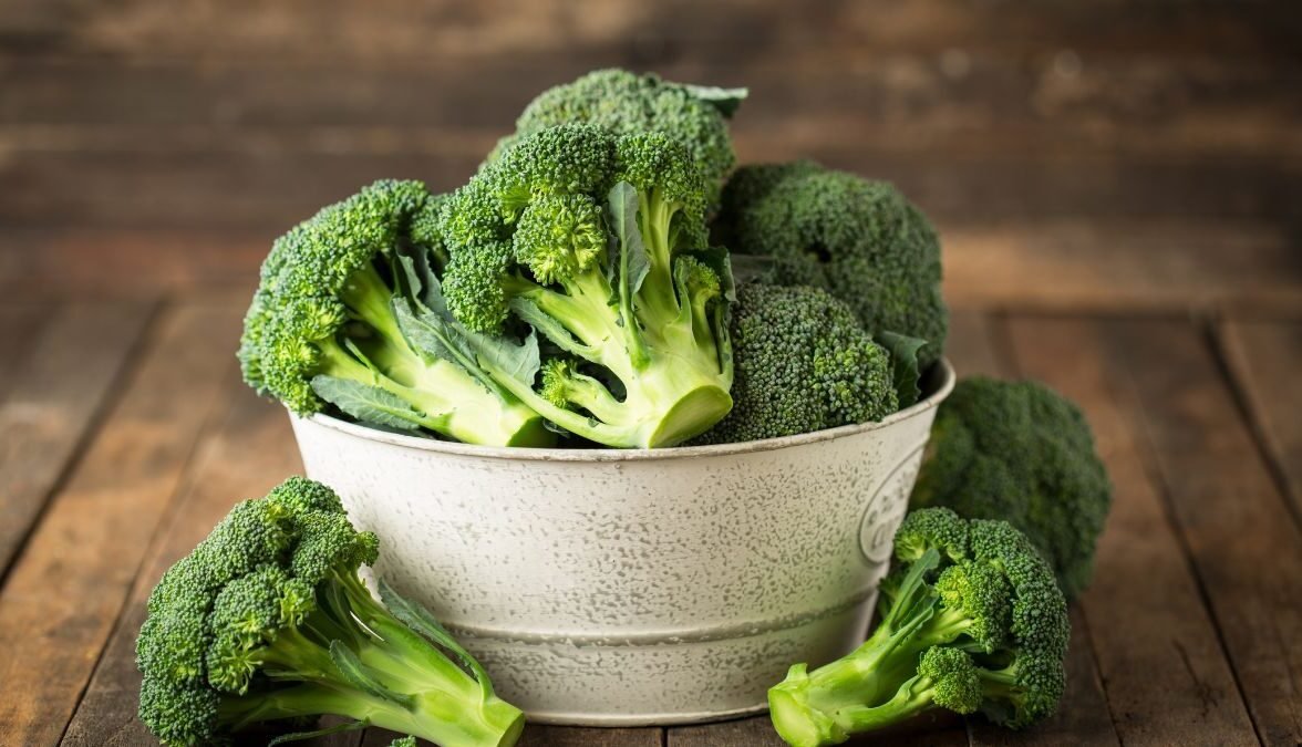 "Tubuh kurang magnesium? Jangan buru-buru beli obat. Cukup konsumsi 5 sayuran lokal ini, mulai dari bayam hingga daun singkong, yang ampuh atasi kram dan lelah."