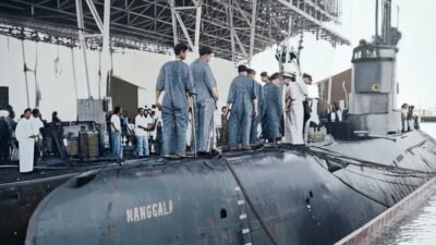 Penampakan kapal selam RI Nanggala (eks S-79 Uni Soviet) saat bersandar di dermaga. Kapal ini menjadi ujung tombak kekuatan bawah laut Indonesia dalam merebut kembali Irian Barat pada era 1960-an. (Dok. Submarines.id)