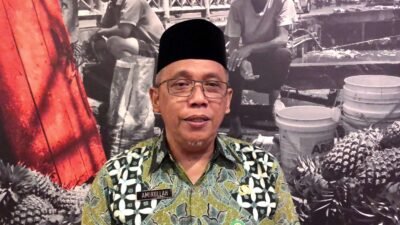 "Sekda Pontianak Amirullah tetapkan 4 target kinerja bagi direksi baru PDAM Tirta Khatulistiwa. Tekankan penurunan kebocoran air dan ancaman evaluasi jabatan."