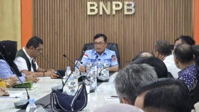 Sekretaris Utama BNPB, Rustian, saat memberikan arahan dalam kegiatan pendampingan penyusunan dokumen R3P di Padang, Sabtu (27/12).