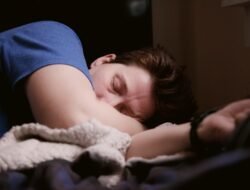 Berapa Durasi Ideal Power Nap? Ini Manfaat Tidur Siang Singkat 10-30 Menit bagi Tubuh dan Mental