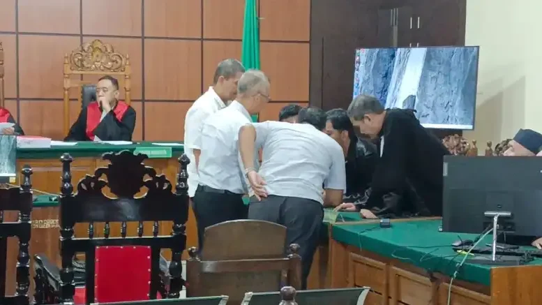 Suasana sidang pembacaan putusan kasus korupsi retribusi aset daerah yang melibatkan pejabat Pemkot Singkawang di PN Tipikor Pontianak, Kamis (18/12/2025).