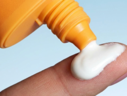 Cara Atasi Garis Senyum dan Kerutan Wajah