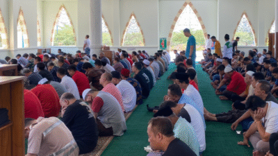 Ilustrasi - Edaran DPN GN-PK terkait permohonan khutbah Jumat serentak bertema pemberantasan korupsi dan nafkah halal. (Dok. Ilustrasi/Faktakalbar.id)