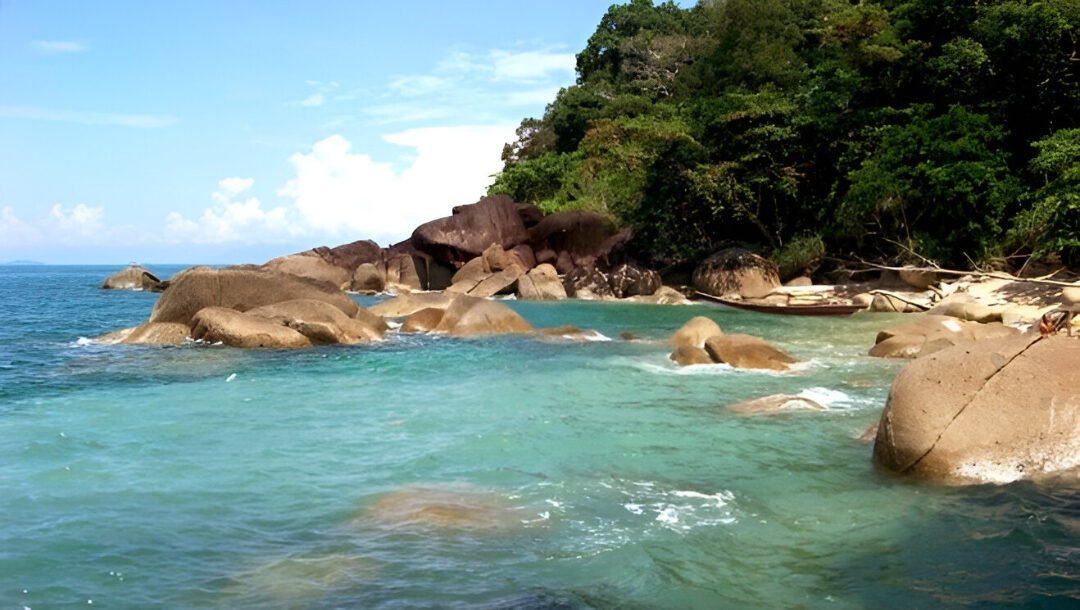 Pantai Temajuk. (Dok. Ist)