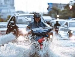 Jangan Lakukan ini Jika Mesin Mati Mendadak Saat Terobos Banjir