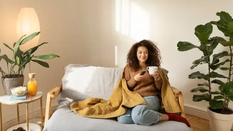 "Merasa lelah dikejar deadline kuliah dan kantor? Temukan kedamaian di kamar 3x4 meter Anda dengan 5 tips slow living sederhana yang ampuh atasi burnout."