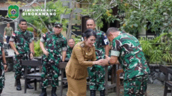 Wali Kota Singkawang Tjhai Chui Mie menyambut hangat Pangdam XII Tanjungpura dan jajaran perwira TNI AD dalam acara penandatanganan kerjasama daerah latihan. (Dok. Prokopim Singkawang)
