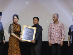 Tak Hanya Akademik, Tjhai Chui Mie Apresiasi Sekolah Menyenangkan hingga Pelestari Budaya di Disdikbud Awards