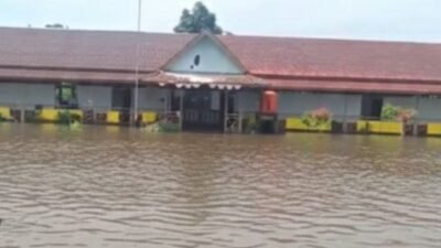 Kondisi banjir yang melanda Kabupaten Sambas, Provinsi Kalimantan Barat pada Senin (8/12). Sumber foto: BPBD Kabupaten Sambas.