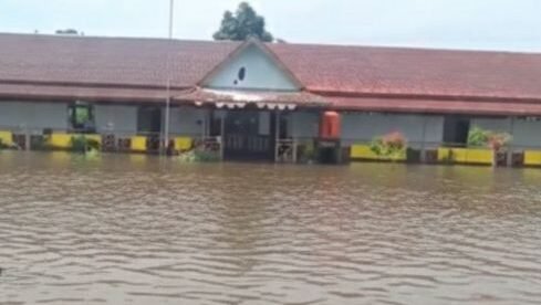 Kondisi banjir yang melanda Kabupaten Sambas, Provinsi Kalimantan Barat pada Senin (8/12). Sumber foto: BPBD Kabupaten Sambas.