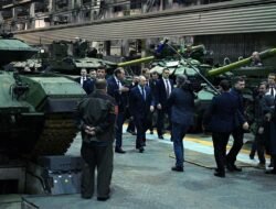 Putin Pamer Kekuatan Industri Pertahanan: Produksi Roket Naik 9 Kali, Amunisi 22 Kali Lipat