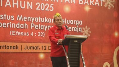 : Wakil Gubernur Kalimantan Barat, Krisantus Kurniawan, saat memberikan sambutan dalam acara Malam Doa, Pujian, dan Penyembahan LPPD Kalbar di Hotel Star Pontianak, Jumat (12/12/2025).