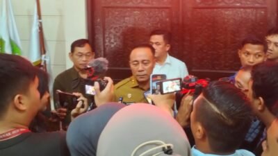 Wagub Kalbar Krisantus Kurniawan sampaikan Pendapat Akhir Gubernur terkait Raperda Jamkrida Kalbar. PT Jamkrida resmi berubah bentuk menjadi Perseroda.