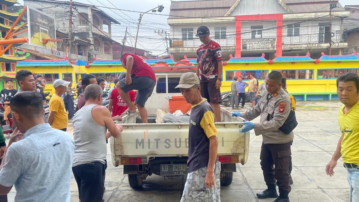 "Warga Jakarta Utara ditemukan meninggal dunia di Sekretariat Yayasan Tri Dharma Bhakti, Sungai Pinyuh. Korban diketahui memiliki riwayat penyakit stroke."