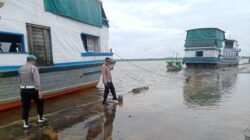 "Potensi banjir rob mengintai wilayah Teluk Batang, Kayong Utara akibat curah hujan tinggi. Simak kondisi terkini 3 desa yang masuk zona rawan dan prediksi BMKG."