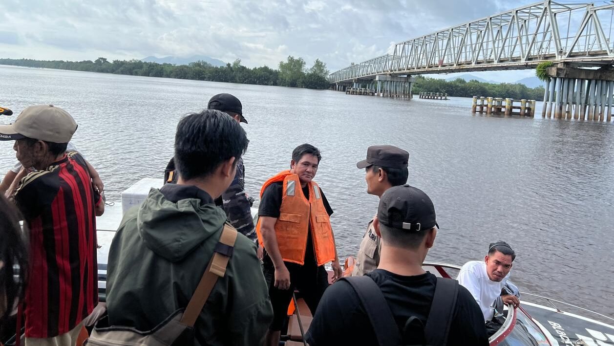 "BMKG prediksi cuaca ekstrem landa Kayong Utara dua pekan ke depan. Otoritas gabungan perketat syarat layar di Pelabuhan Teluk Melano demi keselamatan penumpang. "