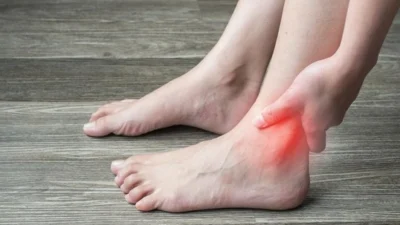 "Kenali 5 faktor utama penyebab asam urat di usia muda, mulai dari gaya hidup, pola makan tinggi fruktosa, hingga faktor genetik. Cegah risiko gout sejak dini.Kenali 5 faktor utama penyebab asam urat di usia muda, mulai dari gaya hidup, pola makan tinggi fruktosa, hingga faktor genetik. Cegah risiko gout sejak dini."