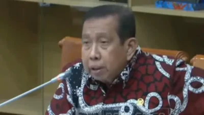 Anggota Komisi III DPR RI, Safaruddin, saat mencecar Kapolres Sleman Kombes Pol Edy Setyanto terkait penetapan status tersangka terhadap Hogi Minaya. (Dok. YouTube/TV Parlemen)