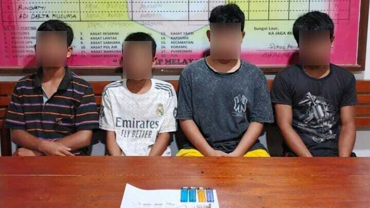 Empat pelajar SMP Sungai Laur diamankan warga terkait dugaan penyalahgunaan narkoba.