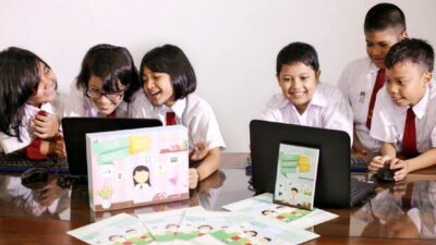 Ilustrasi - Pemkot Singkawang bekerja sama dengan Balai Bahasa Kalbar menggelar program revitalisasi bahasa Melayu di tingkat SD dan SMP untuk menjaga kelestarian budaya.