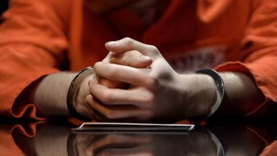 Ilustrasi - KPK bongkar suap pajak modus 'all in'. Direktur Penyidikan KPK sebut tagihan Rp 75 miliar dipangkas jadi Rp 15 miliar demi fee suap. (Dok. Ist)