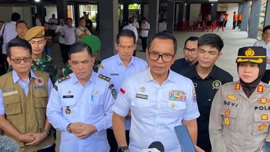 Pemkab Landak terima bantuan logistik dari BNPP Kemendagri. Sekretaris BNPP soroti pentingnya Landak sebagai akses vital menuju PLBN Entikong.