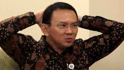 "Basuki Tjahaja Purnama (Ahok) menolak keras wacana Pilkada via DPRD. Ia membongkar praktik transaksional masa lalu, di mana suara wakil rakyat bisa dibeli dengan uang tunai."