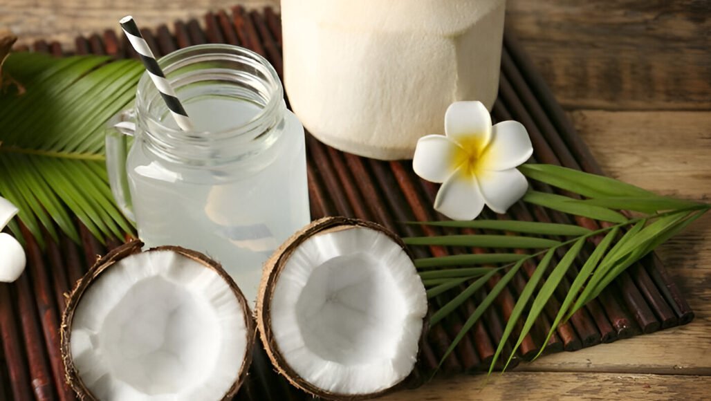 Ilustrasi - Simak 4 manfaat air kelapa sebagai pengganti minuman energi. Kaya elektrolit alami, rendah kalori, dan bebas bahan kimia berbahaya. (Dok. Ist)