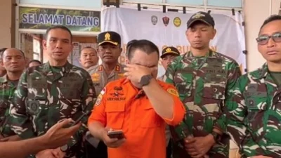 "Operasi SAR tragedi ATR 42-500 di Gunung Bulusaraung resmi ditutup usai korban ke-10 ditemukan di hari terakhir. Isak tangis petugas warnai keberhasilan misi 'Sapu Bersih'."