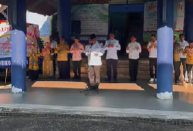 Sekda Kota Pontianak, Amirullah, saat memimpin apel pagi sekaligus acara pisah sambut jajaran direksi baru Perumda Air Minum Tirta Khatulistiwa, Rabu (3/12).