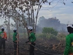 Api Karhutla Kembali Menyala di Parit Delima, Polda Kalbar Terjunkan Tim SAR