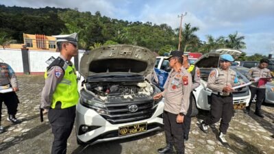 "Wakapolres Kayong Utara memimpin inspeksi mendadak terhadap 77 kendaraan dinas. Hasilnya, tiga unit mengalami rusak berat dan dua rusak ringan. Audit akan berlanjut ke Polsek Teluk Batang."