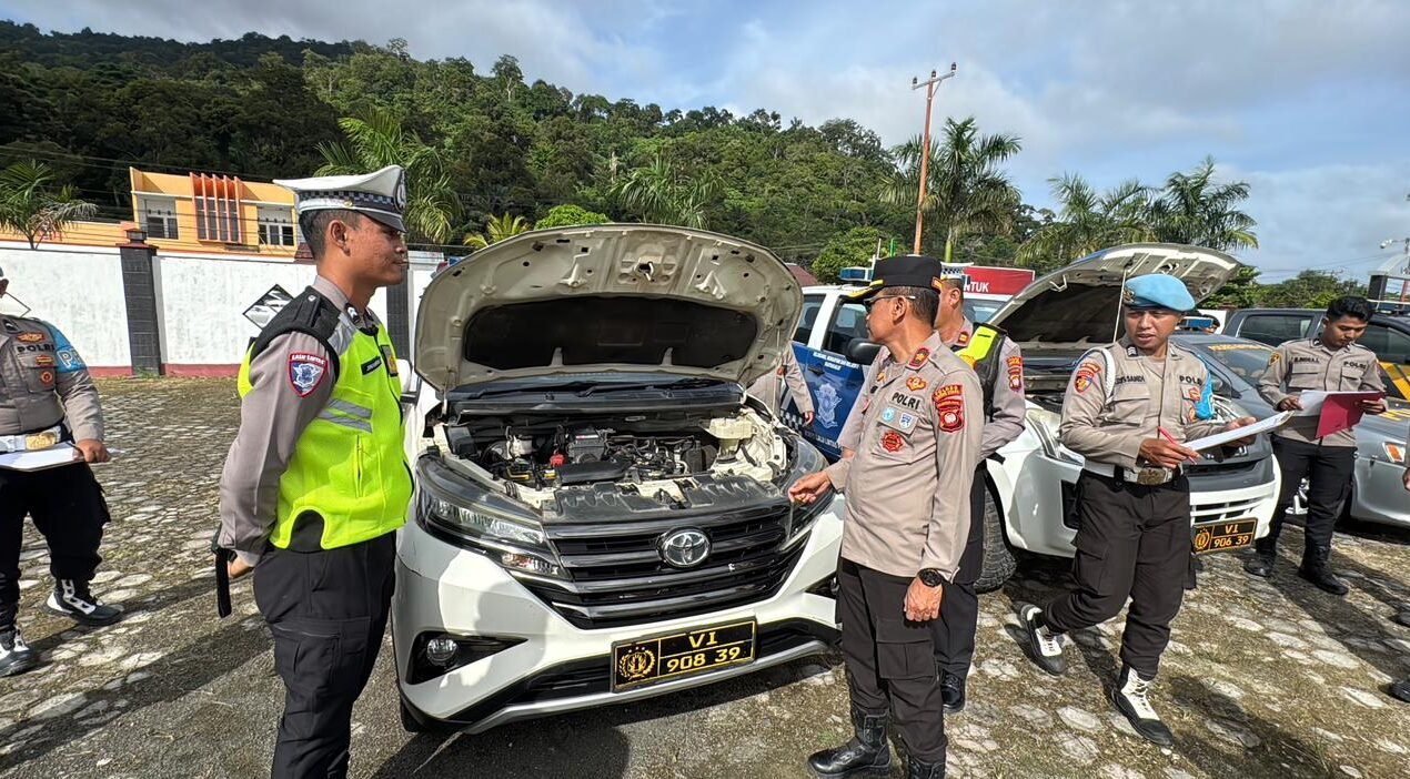 "Wakapolres Kayong Utara memimpin inspeksi mendadak terhadap 77 kendaraan dinas. Hasilnya, tiga unit mengalami rusak berat dan dua rusak ringan. Audit akan berlanjut ke Polsek Teluk Batang."
