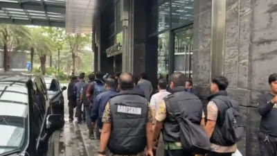 "Bareskrim Polri menggeledah kantor PT Dana Syariah Indonesia (DSI) terkait dugaan fraud dan skema Ponzi berkedok syariah. Kerugian investor ditaksir mencapai triliunan rupiah."