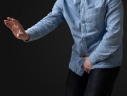 Sering Menahan Buang Air Kecil? Waspadai 4 Bahaya Serius Ini bagi Tubuh!