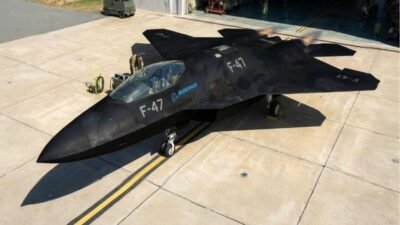 Desain konsep jet tempur generasi keenam Boeing F-47 yang dijadwalkan terbang perdana pada tahun 2028. Pesawat ini digadang-gadang memiliki kemampuan yang membuat F-22 Raptor terlihat usang. (Dok. Ist)